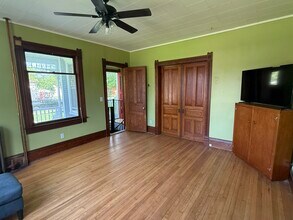 204 Market St, Unit A in Deforest, WI - Foto de edificio - Building Photo
