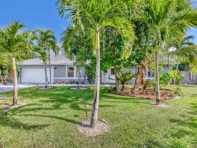 1950 Wisteria St in Wellington, FL - Foto de edificio - Building Photo