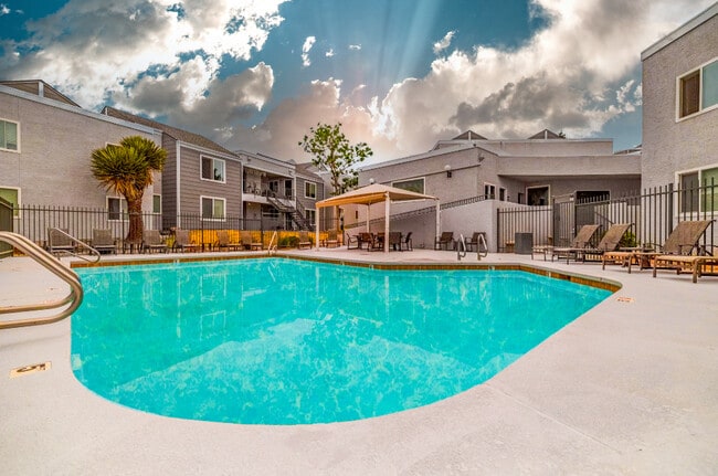 Villa Serena Apartments