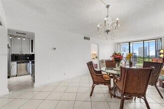 3401 N Country Club Dr in Aventura, FL - Foto de edificio - Building Photo