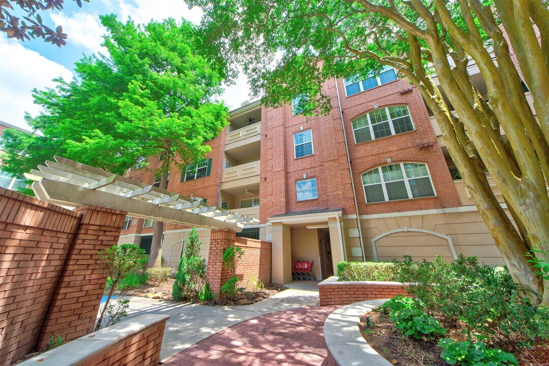 2100 Welch St in Houston, TX - Building Photo