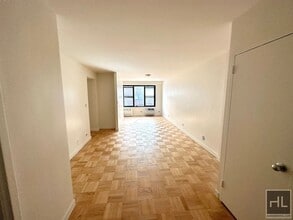 Fourth Avenue, Unit 3L in New York, NY - Building Photo - Building Photo