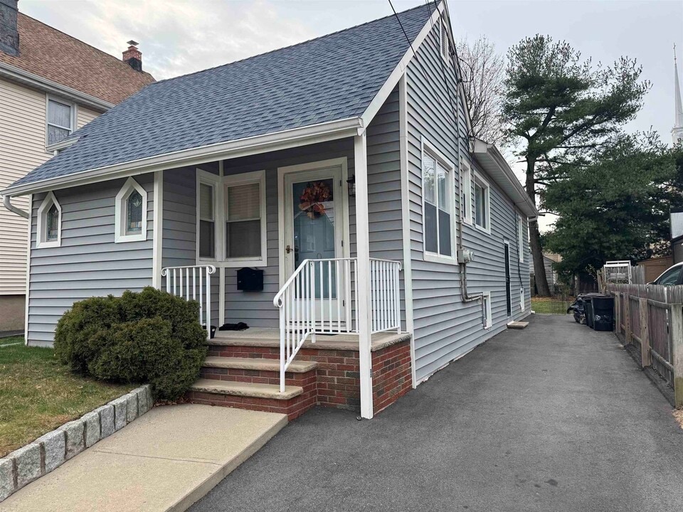 9 Beaver Ave in North Arlington, NJ - Building Photo