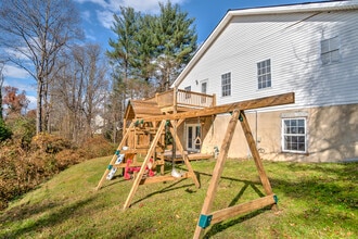 216 Windsor Ct in Hendersonville, NC - Building Photo - Building Photo