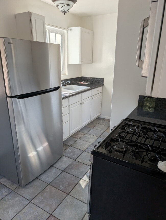 1126 E Palmer Ave, Unit A in Glendale, CA - Building Photo - Building Photo