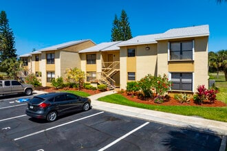 The Nineteenth Hole Condominiums in Melbourne, FL - Foto de edificio - Building Photo