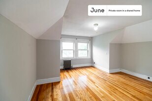 Room in Shared 4 bed/1 bath home in Somerville, MA - Building Photo