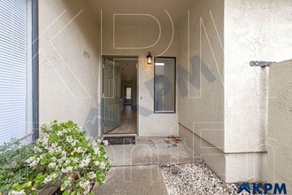 1573 W Swain Rd in Stockton, CA - Building Photo - Building Photo