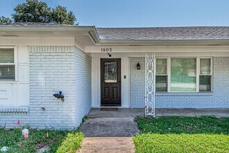 1805 W Cedar Elm Dr in Arlington, TX - Building Photo - Building Photo