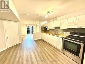 9 Lorna Rae Blvd in Toronto, ON - Building Photo - Building Photo