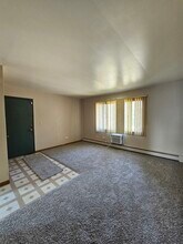1335 Abbott Dr in Elgin, IL - Building Photo - Building Photo