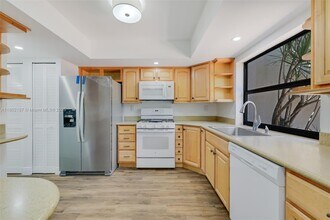 10516 SW 112th Ave in Miami, FL - Building Photo - Building Photo
