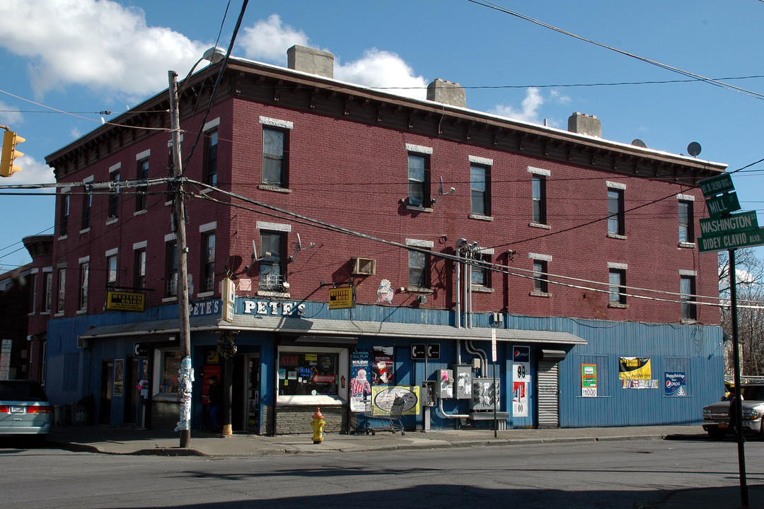 271 Washington St in Newburgh, NY - Building Photo