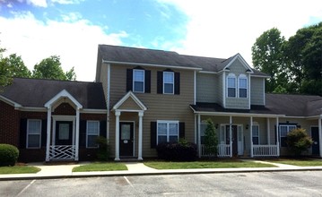 Sterling Pointe Town Homes in Goldsboro, NC - Building Photo - Building Photo