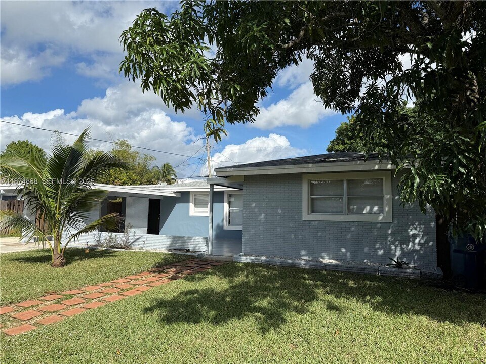 812 Pennsylvania Ave in Fort Lauderdale, FL - Foto de edificio