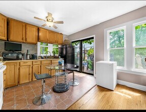 11349 S Saint Lawrence Ave in Chicago, IL - Foto de edificio - Building Photo