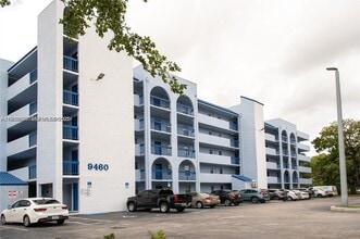9460 Fontainebleau Blvd in Miami, FL - Building Photo - Building Photo