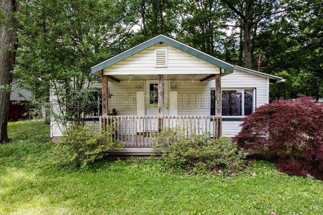 property at 3332 Hiwood Ave