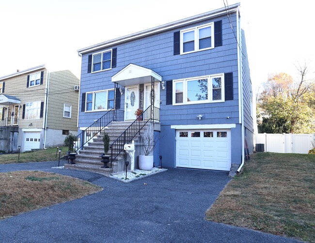 31 Hollow Wood Ln in Greenwich, CT - Foto de edificio - Building Photo