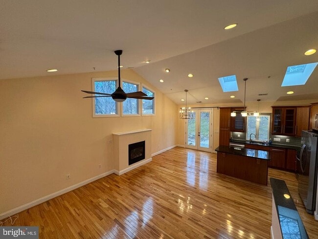 6158 40 Winks Way in Columbia, MD - Foto de edificio - Building Photo