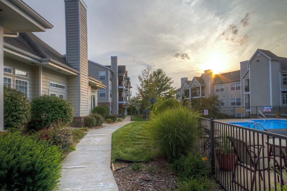 Cobblestone Village in Springfield, MO - Foto de edificio