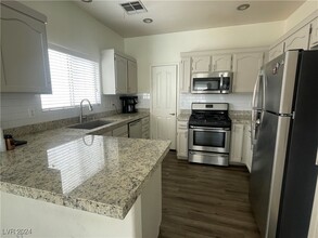 9520 Silver Frost St in Las Vegas, NV - Building Photo - Building Photo