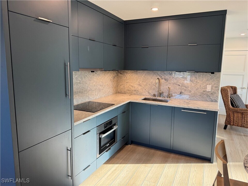 787 4th Ave S in Naples, FL - Building Photo