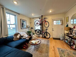 26 Putnam St, Unit 1 in Somerville, MA - Building Photo - Building Photo