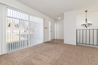 4578 W Pondview Dr in Littleton, CO - Building Photo - Building Photo