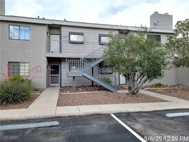 2815 Blue Bonnet Dr in Henderson, NV - Building Photo