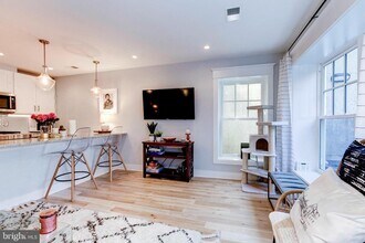 2233 40th Pl NW in Washington, DC - Building Photo - Building Photo