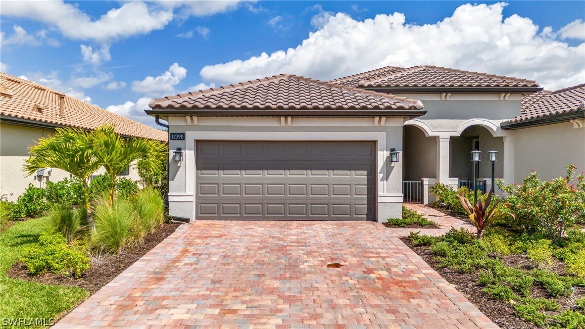 12390 Canal Grande Dr in Ft. Myers, FL - Building Photo