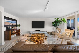 600 Grapetree Dr in Key Biscayne, FL - Building Photo - Building Photo