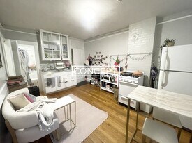 161 Endicott St, Unit 2CP in Boston, MA - Building Photo