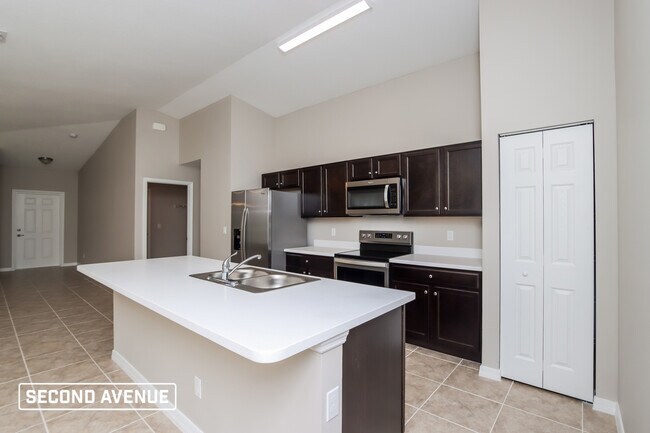 1135 Tarleton St SE in Palm Bay, FL - Building Photo - Building Photo