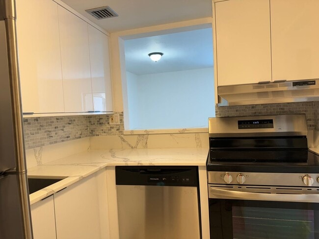 10361 N Kendall Dr in Miami, FL - Building Photo - Building Photo