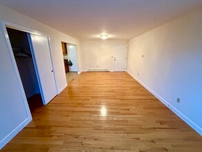 7 Cottage St in Mansfield, MA - Building Photo - Building Photo