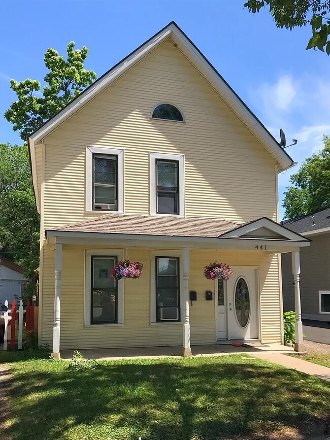 441 Fillmore St NE in Minneapolis, MN - Foto de edificio - Building Photo