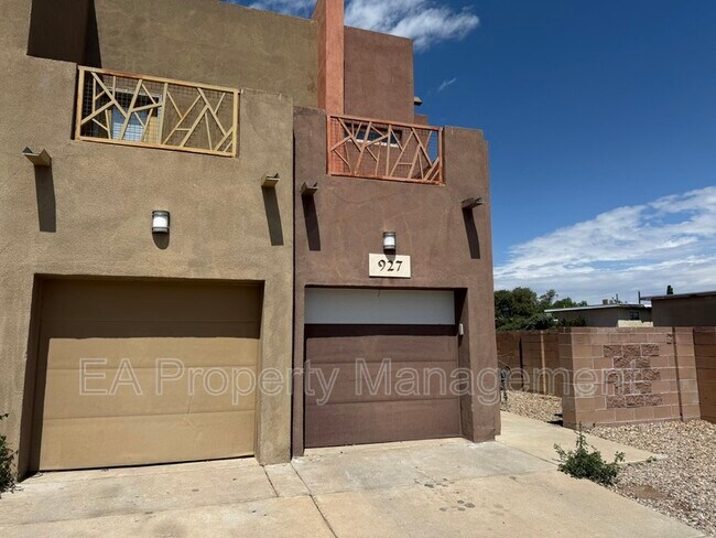 property at 927 Tieran Ct NE