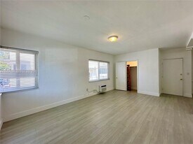 955 Bay Dr in Miami Beach, FL - Building Photo