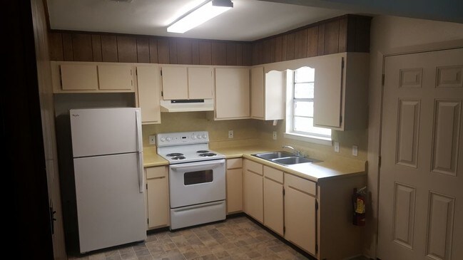 715 Greenwood St-Unit -E in Fort Walton Beach, FL - Building Photo - Building Photo