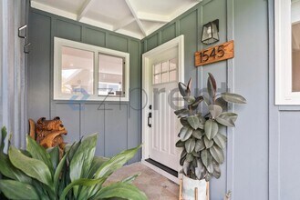 1545 Crespi Dr in Pacifica, CA - Foto de edificio - Building Photo