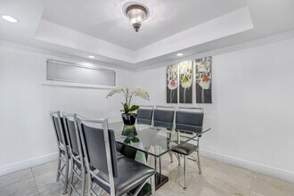 1717 N Bayshore Dr in Miami, FL - Building Photo - Building Photo