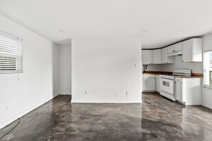 7303 Market St in Houston, TX - Building Photo