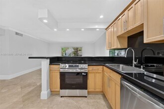 7477 SW 82nd St in Miami, FL - Building Photo - Building Photo