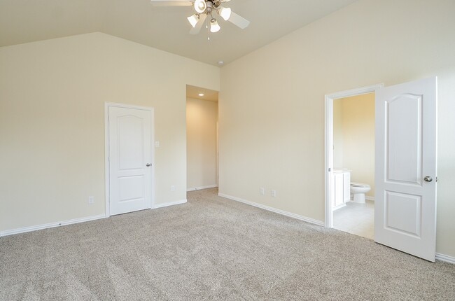 3434 Riverside Glen Ln