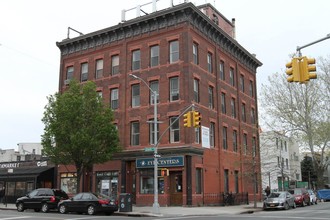 326-328 Graham Ave in Brooklyn, NY - Building Photo - Building Photo