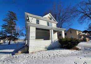 824 Logan Ave in Waterloo, IA - Building Photo