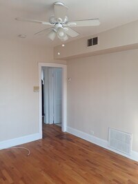 3050 W Berteau Ave, Unit 3 photo'