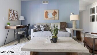 1000 Marlin Lakes Cir, Unit 717 in Sarasota, FL - Building Photo